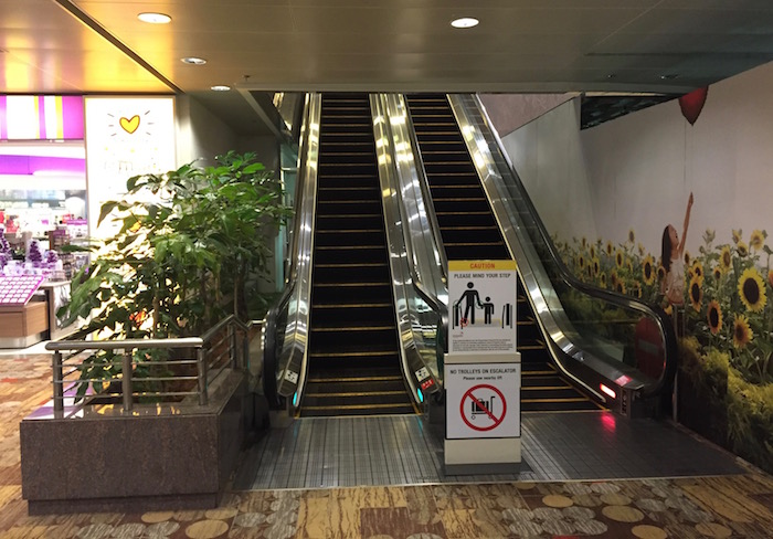 “singapore airport  transit hotel”的图片搜索结果